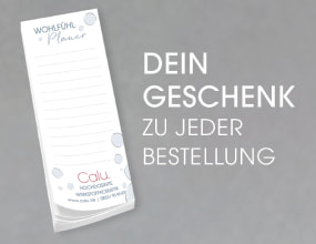 „Werbegrafik mit einer Produktabbildung eines Calu Notizblocks, Text: Dein Geschenk zu jeder Bestellung.“